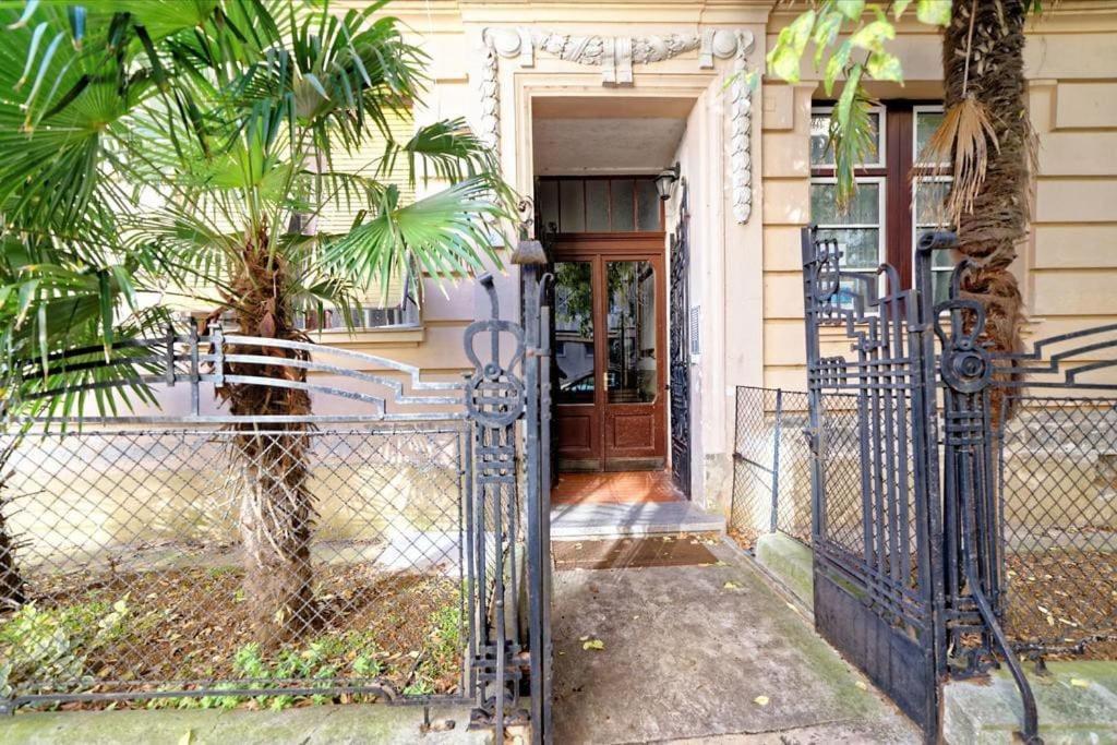 Apartment Arena Akvileja بولا المظهر الخارجي الصورة