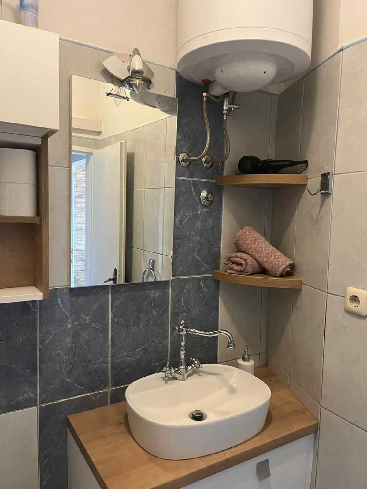 Apartment Arena Akvileja بولا المظهر الخارجي الصورة